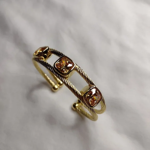 Gold and amber cuff bracelet - Picture 3 of 4